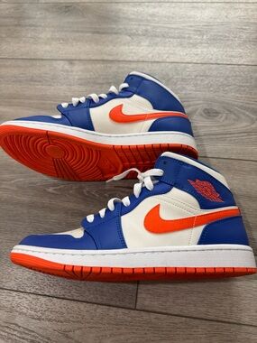 Jordan 1 mids Knicks color way